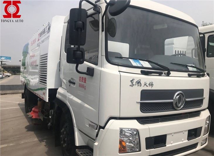 Camion spazzatrice stradale