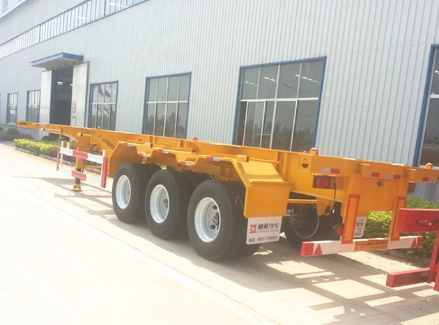 Rimorchio per camion portacontainer