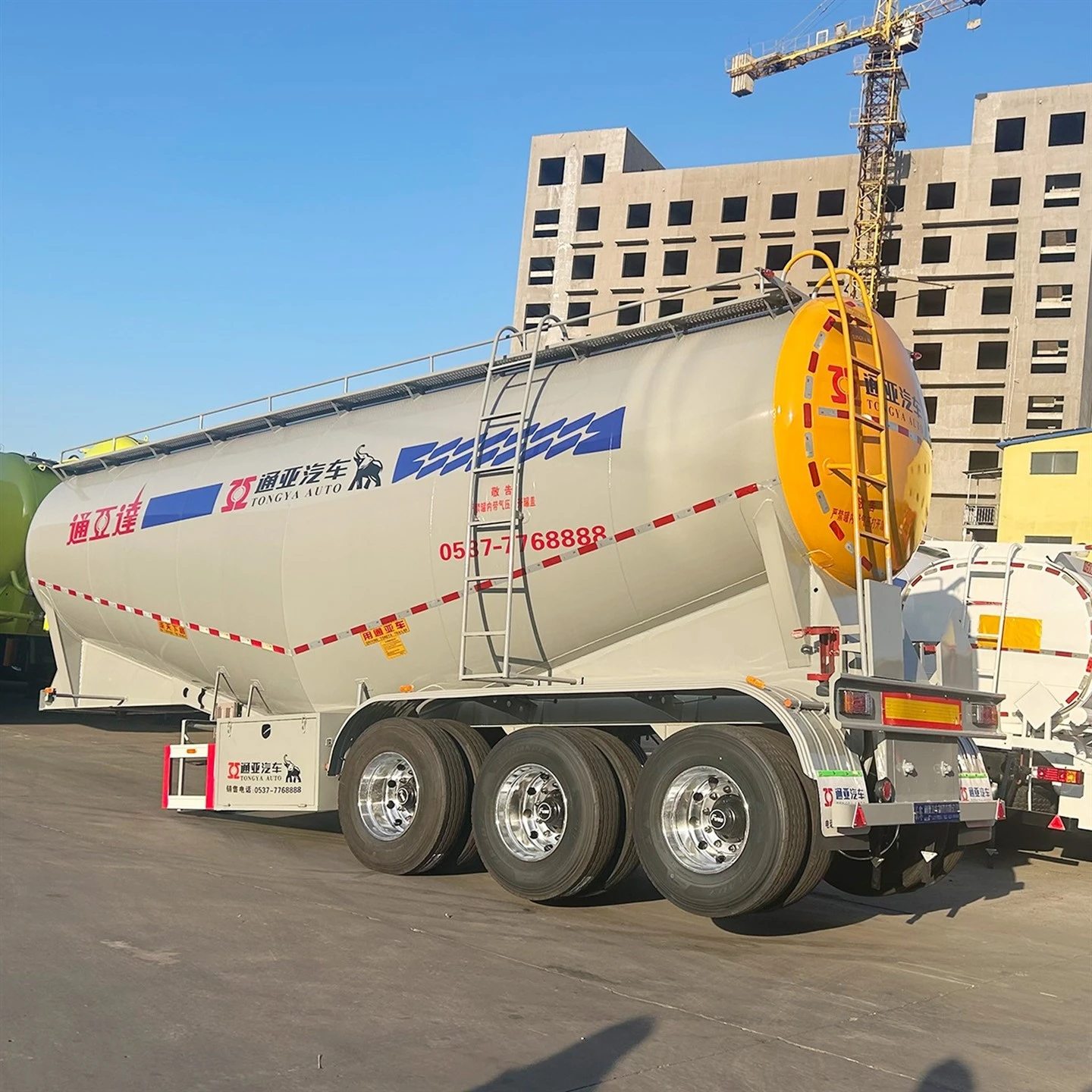 Semirimorchio cisterna per cemento sfuso a 3 assi