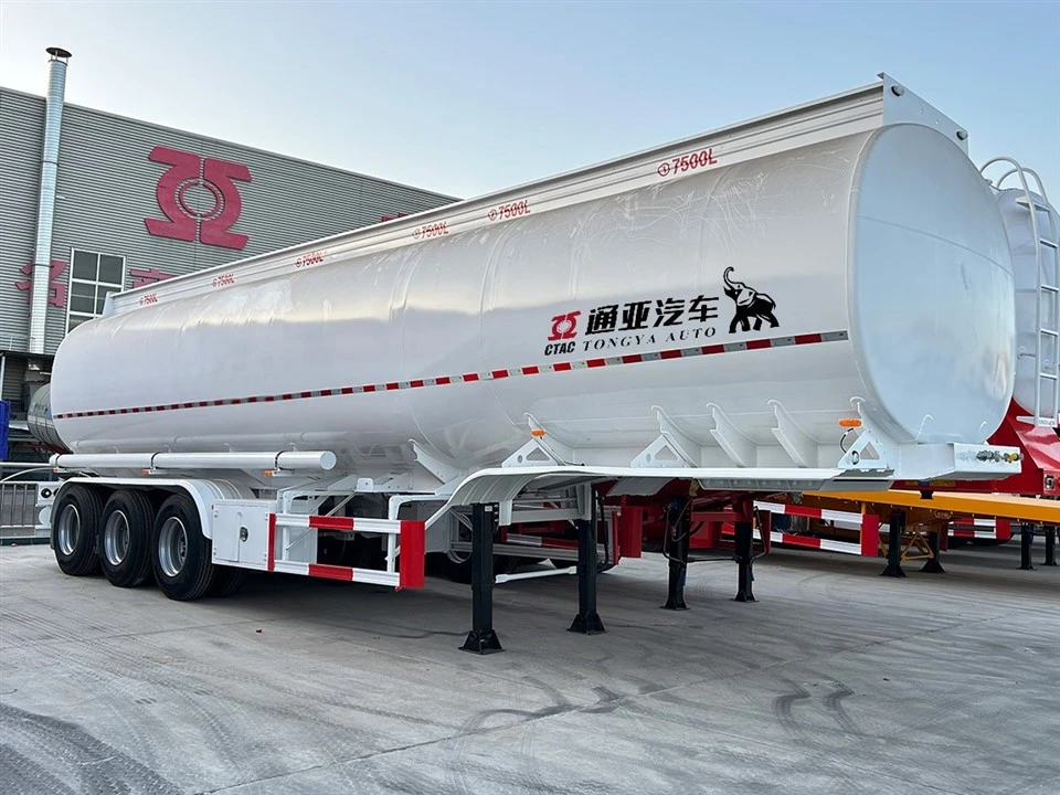 Semirimorchio cisterna petrolifera Fuwa a 3 assi