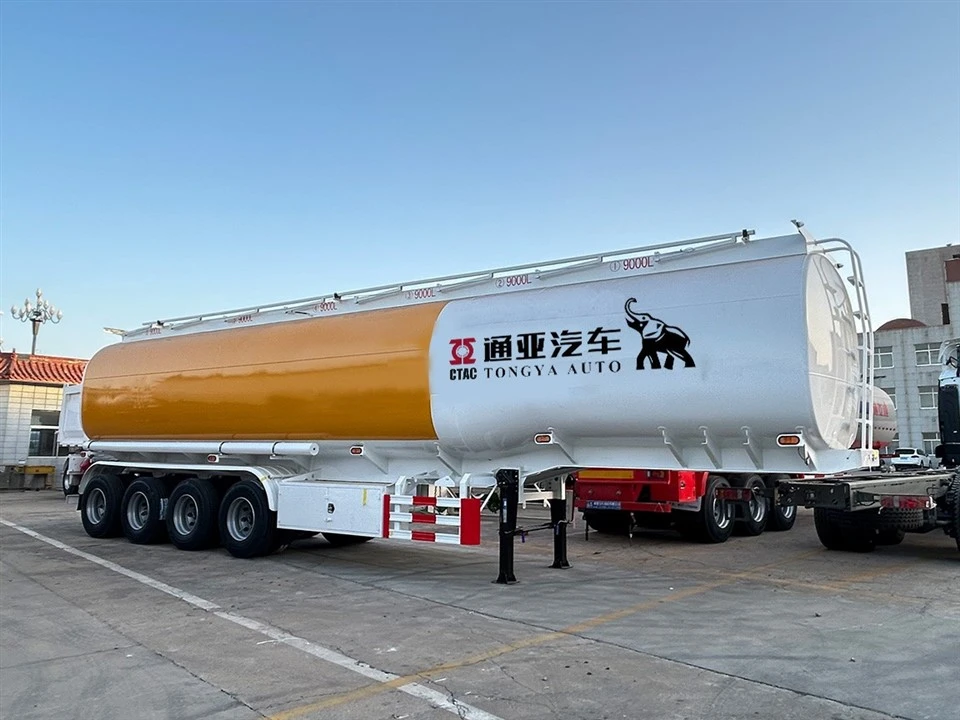 Semirimorchio cisterna per carburante a 4 assi da 54000 litri