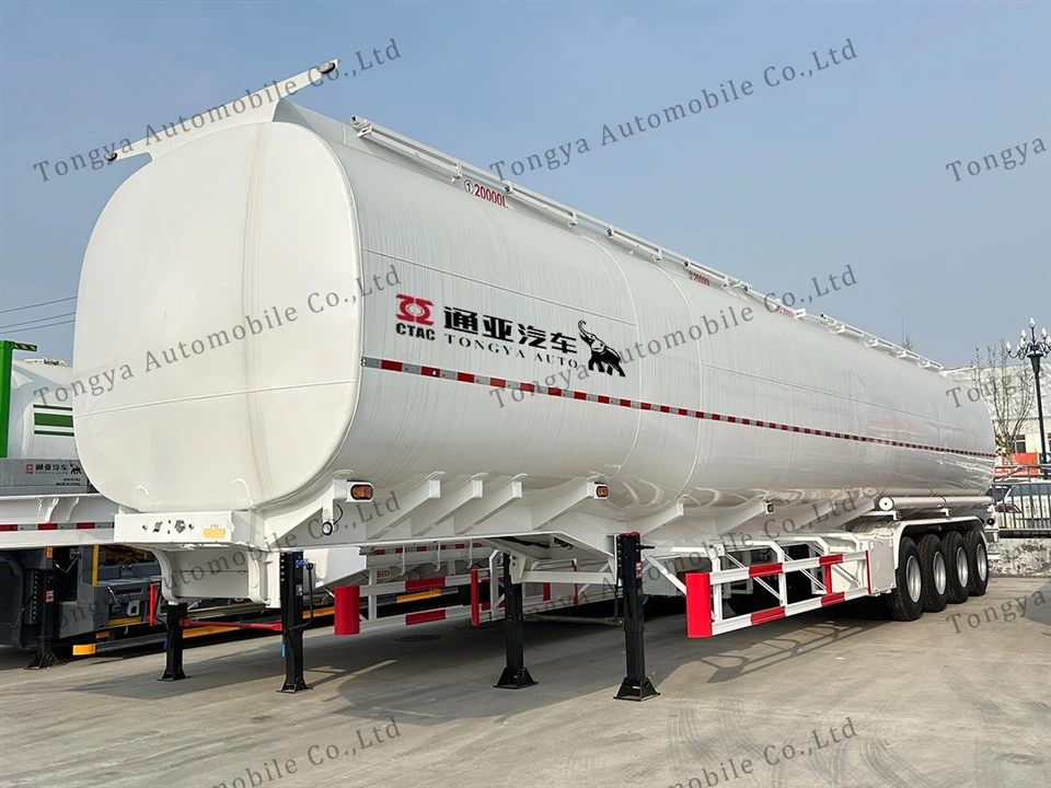 Semirimorchio cisterna per carburante a 4 assi 80000L