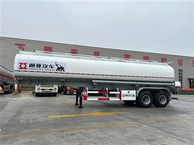 SEMi rimorchio per cisterna per carburante a 2 assi in vendita